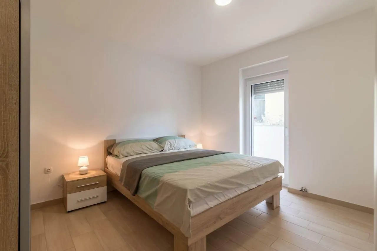 Guest house Apartments Mira Pula