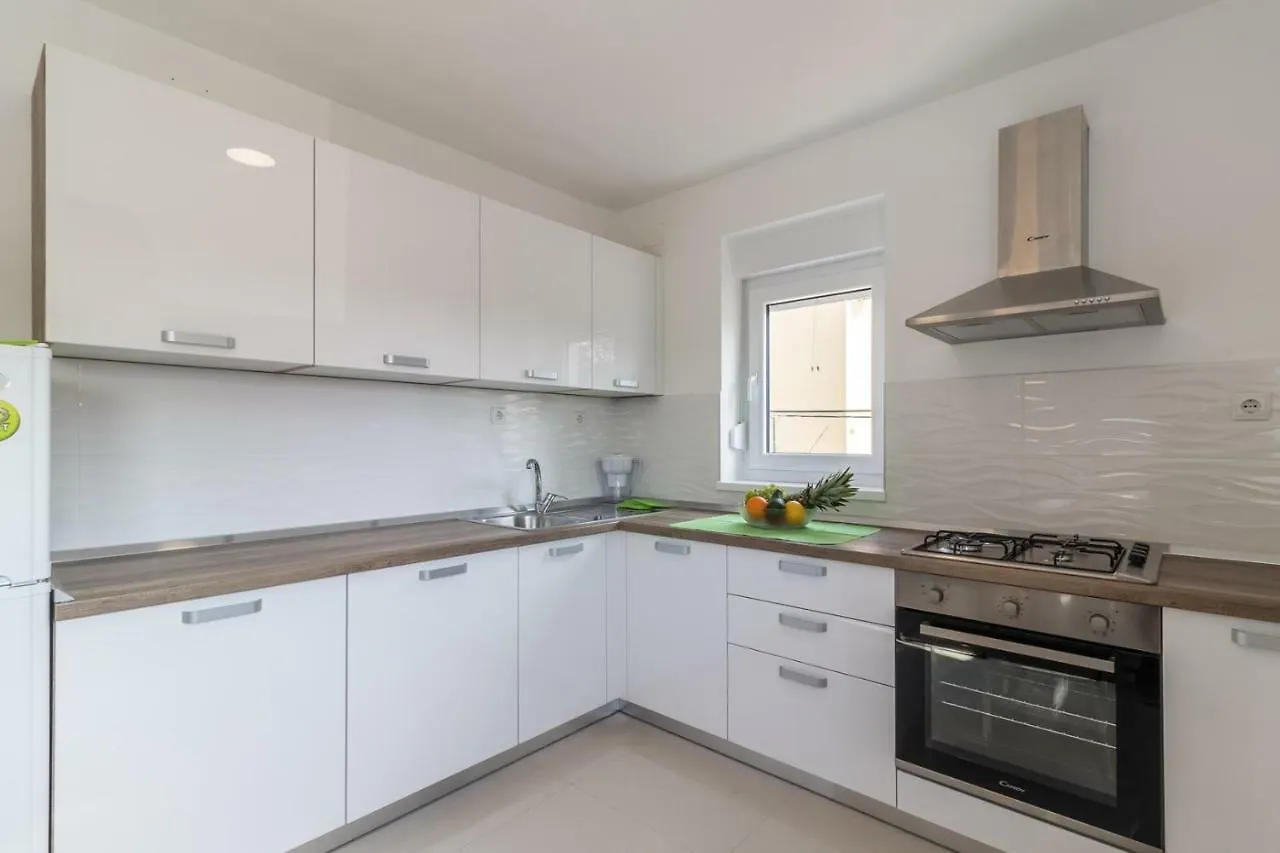 Guest house Apartments Mira Pula