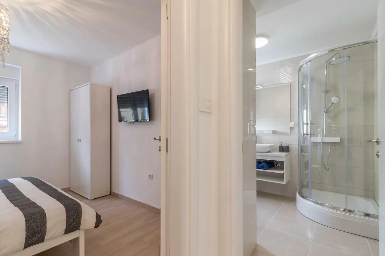 Guest house Apartments Mira Pula