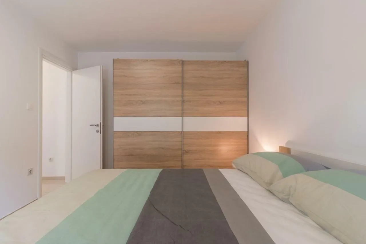 Guest house Apartments Mira Pula