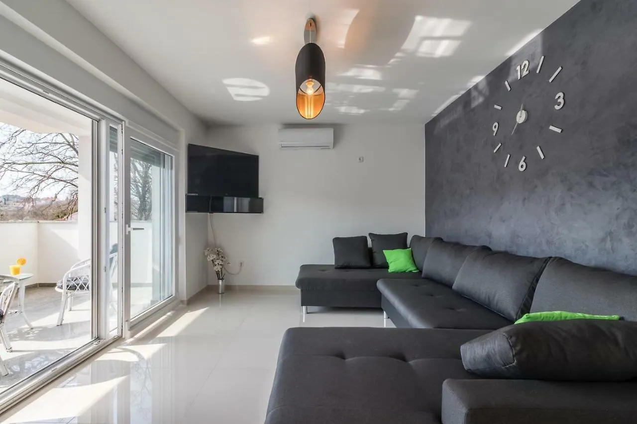 Apartments Mira Pula Croatia