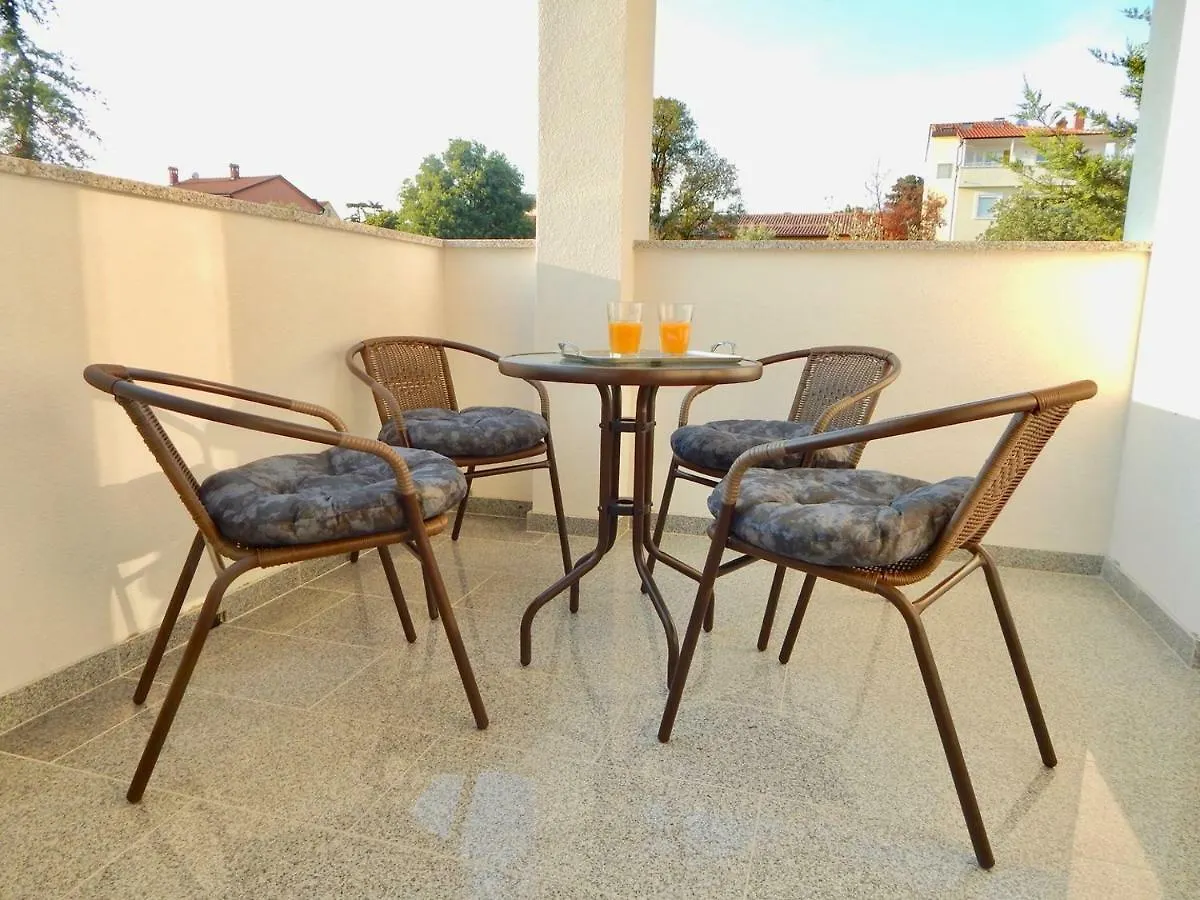 Guest house Apartments Mira Pula