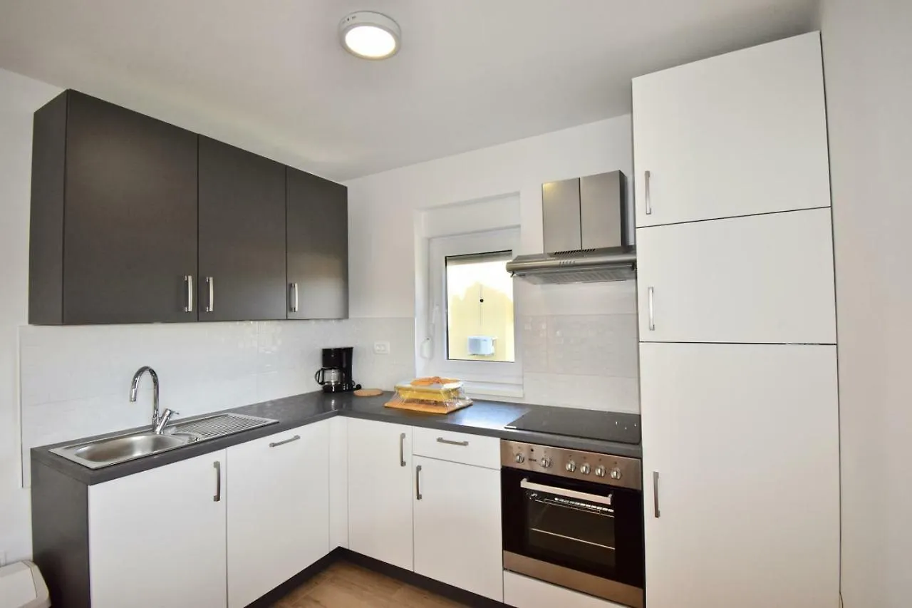 Apartments Mira Pula Guest house
